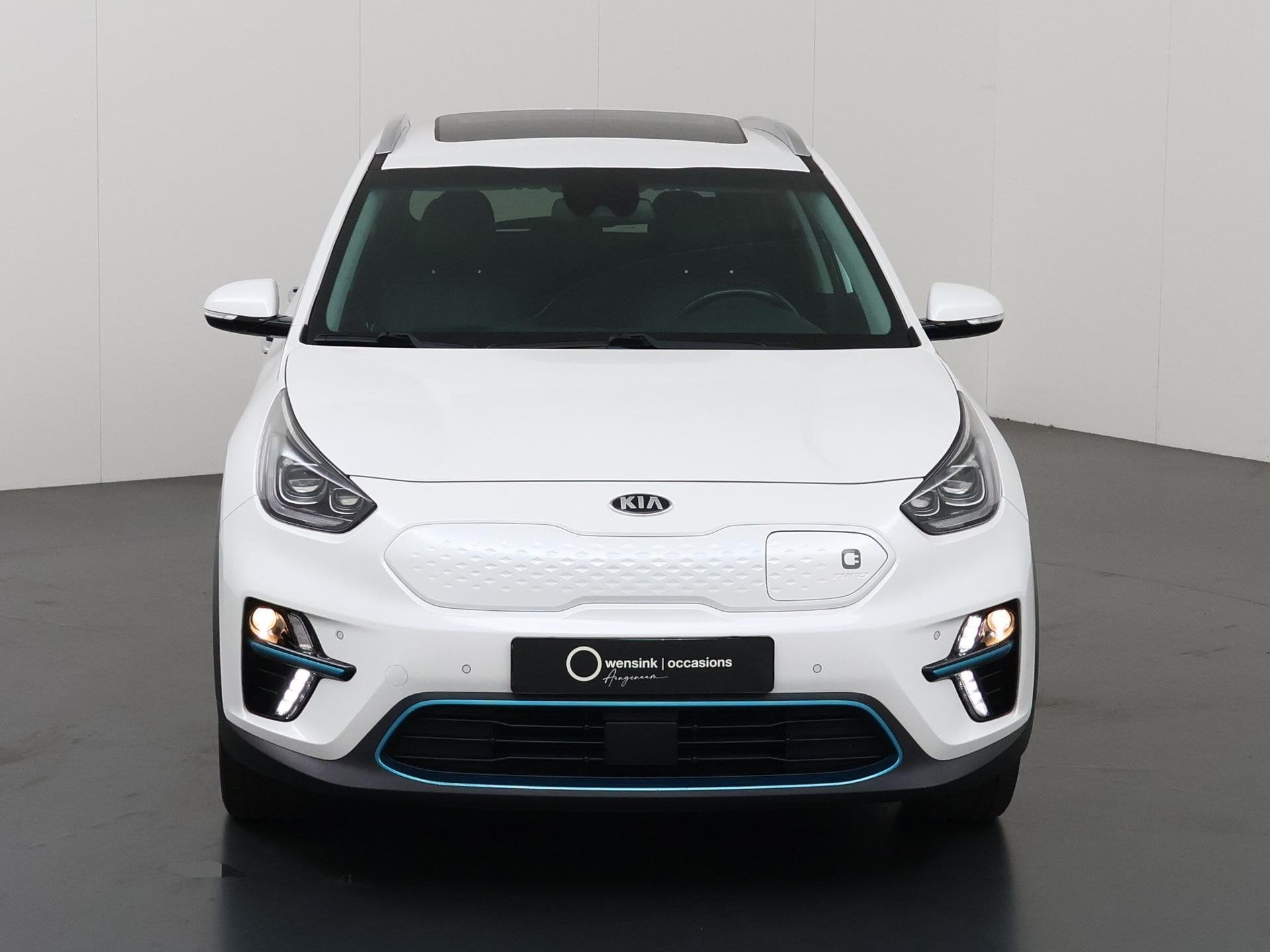 Foto 3 van Kia e-Niro ExecutiveLine 64 kWh | Schuif/kanteldak | Lederen