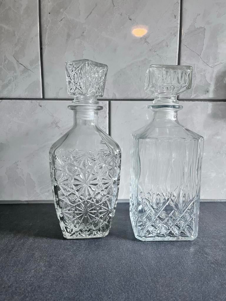Set van 2 Glazen Karaffen met Decoratieve Doppen, Ophalen of Verzenden