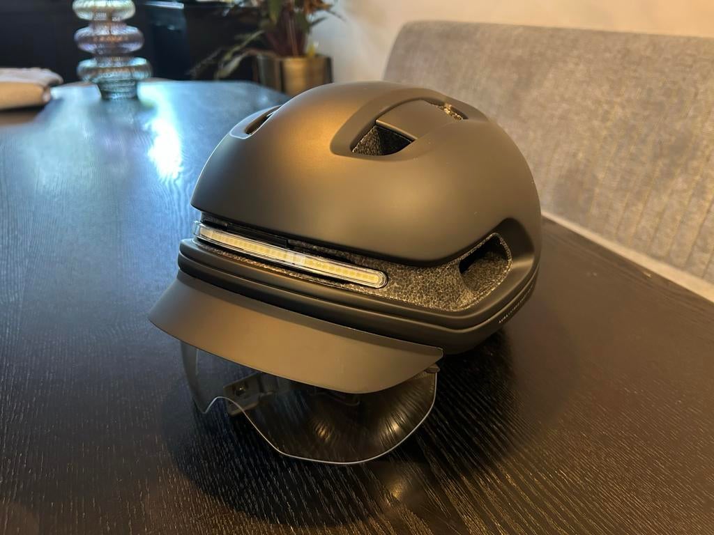 Speed pedelec helm / Fietshelm met Verlichting, Fietsen en Brommers, Fietsaccessoires | Fietshelmen, Ophalen of Verzenden, Zo goed als nieuw