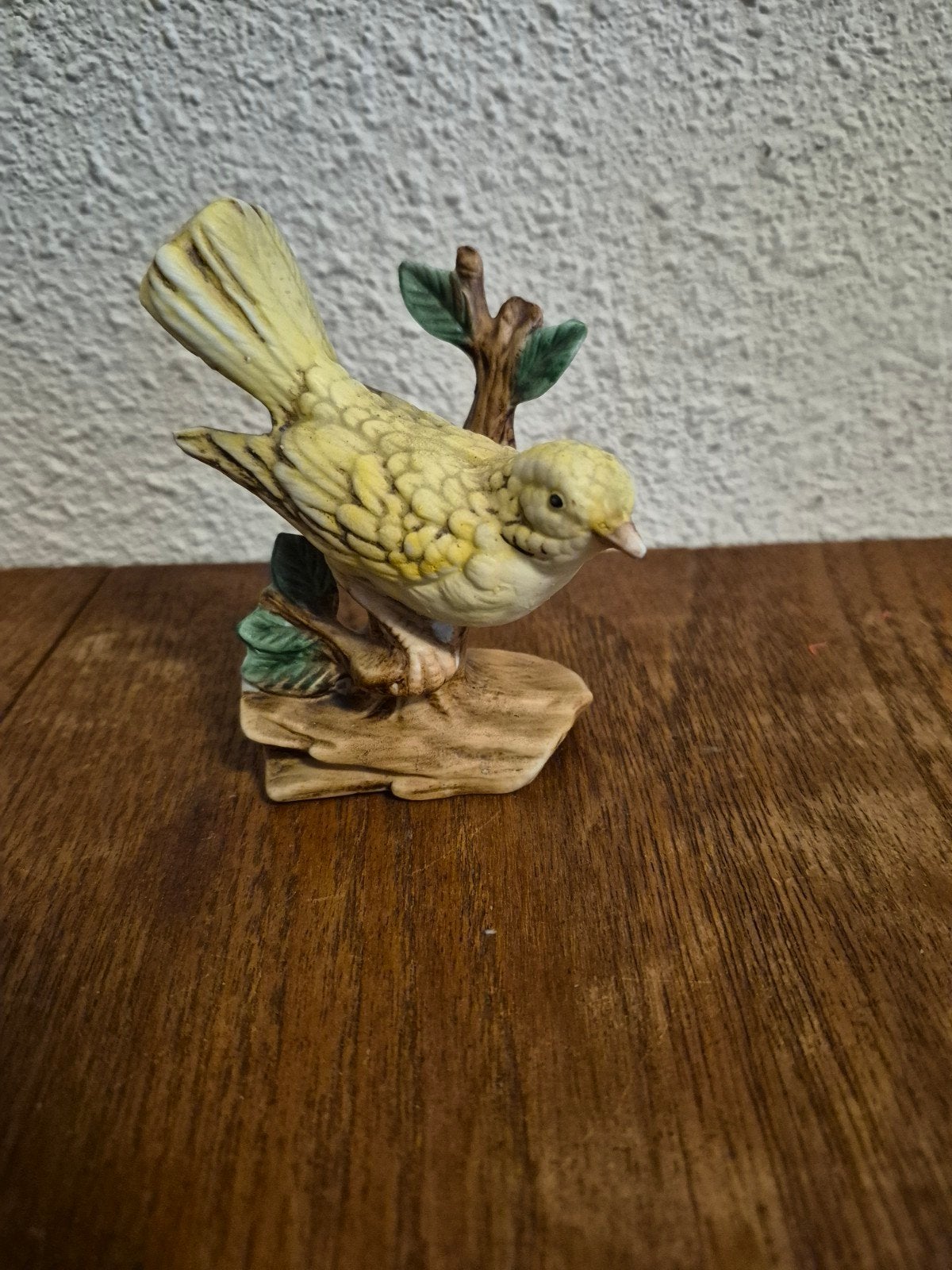 Vintage porseleinen vogelbeeldje op tak - Geel, Ophalen of Verzenden, Zo goed als nieuw, Dier