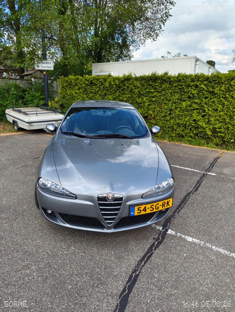 Alfa Romeo 147 1.6 Twin Spark 105pk – 136.xxxkm – 1 jaar APK, Auto's, Alfa Romeo, Voorwielaandrijving, 1195 kg, 4 cilinders, 400 kg