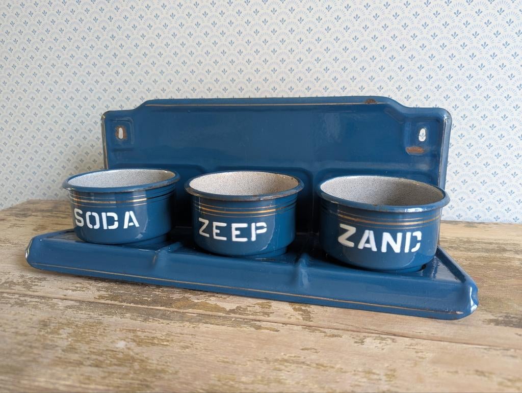 Vintage emaille blauw wandrek zand seep soda met gouden bies, Ophalen