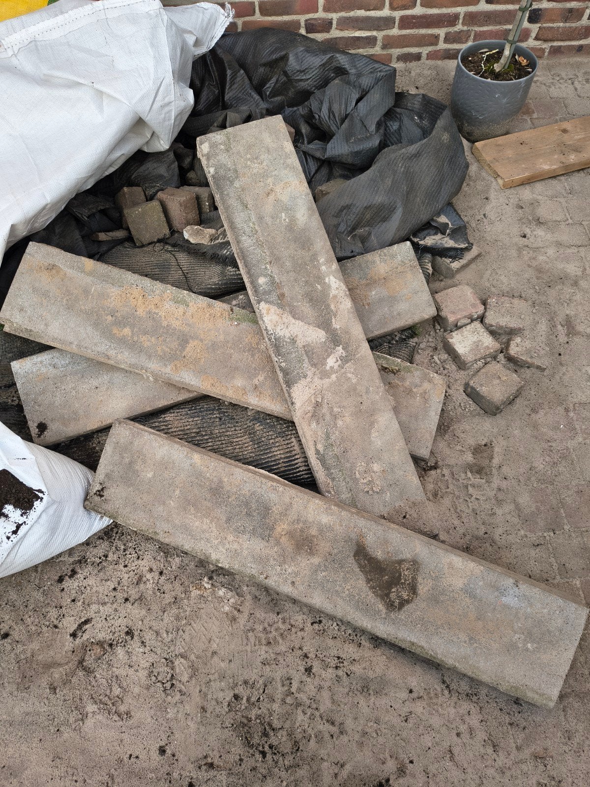 Betonnen opsluitbanden 1m x 21cm 4 stuks, Ophalen, Gebruikt, Overige typen, 20 tot 40 cm