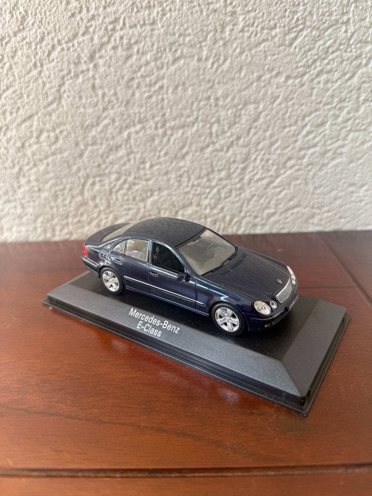 Mercedes E klasse W211 1/43 Minichamps Dealeredition, Hobby en Vrije tijd, Modelauto's | 1:43, Ophalen of Verzenden, Zo goed als nieuw