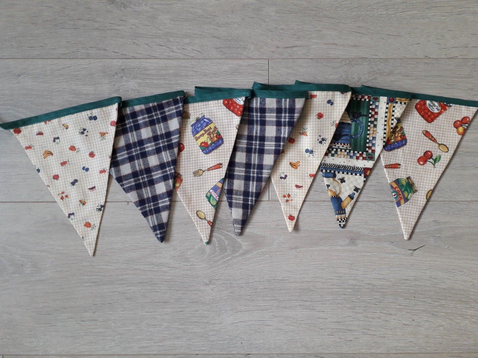 Vrolijke stoffen vlaggenlijn, ruim 4 meter, Ophalen of Verzenden, Nieuw, Versiering, Verjaardag