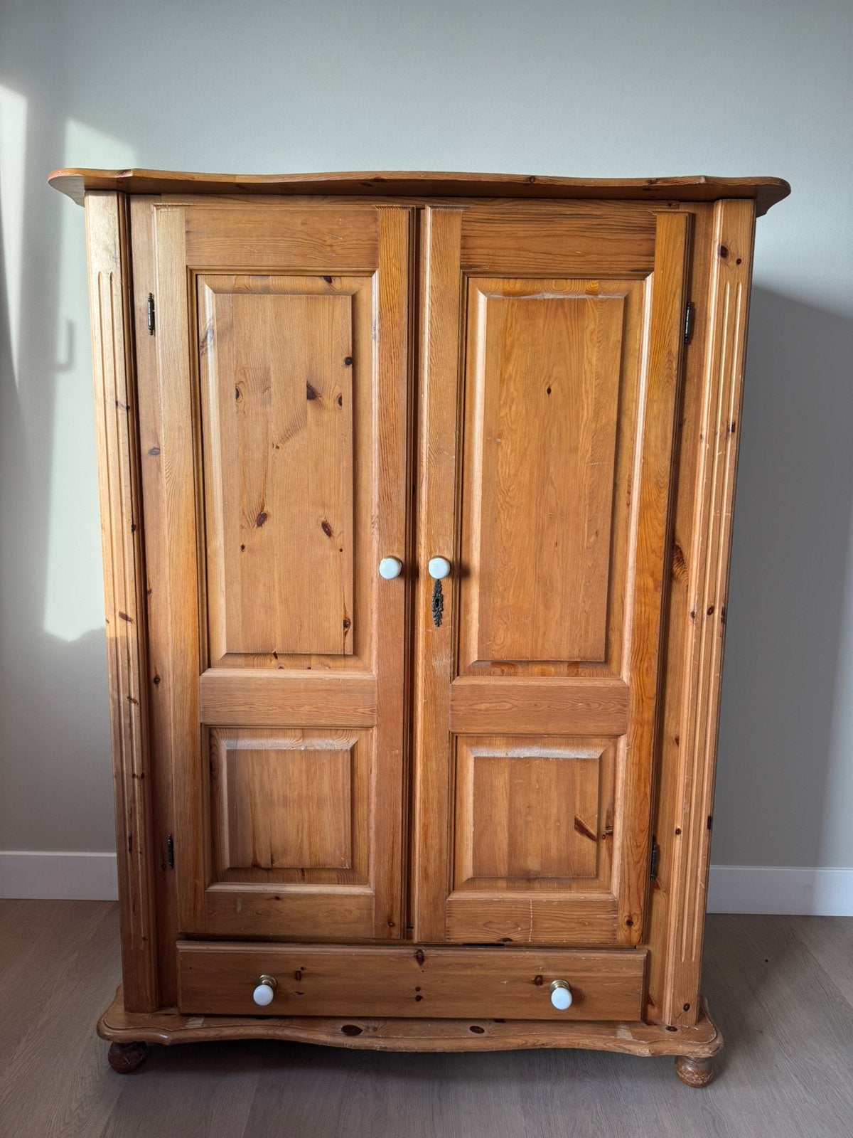 Foto 4 van Complete vintage kinderkamer grenen bed, kast & nachtkastje