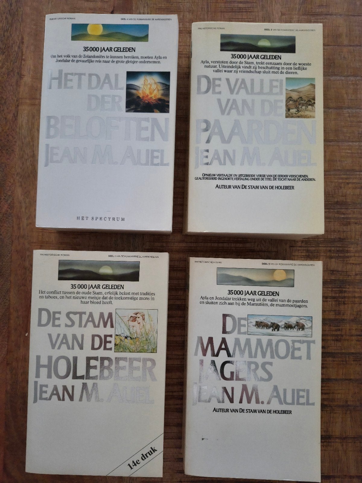 Jean M. Auel - De Aardkinderen 5 delen, Ophalen of Verzenden, Gelezen, Jean M. Auel, Nederland