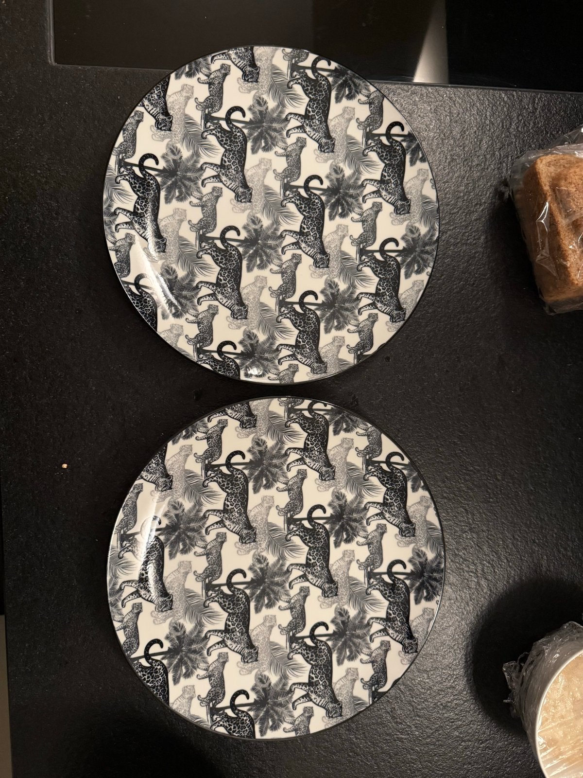 Leopard print borden en schaaltjes - Zo goed als nieuw, Keramiek, Ophalen of Verzenden, Zo goed als nieuw, Bord(en)