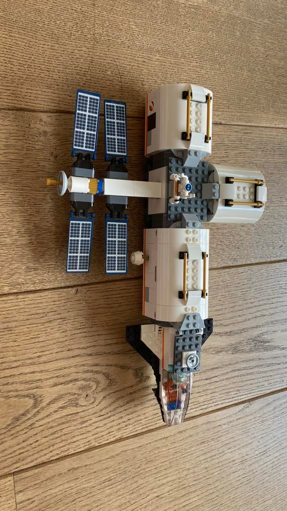 Lego city ruimtevaart ruimtestation op de maan - 60227, Ophalen of Verzenden, Zo goed als nieuw, Complete set, Lego