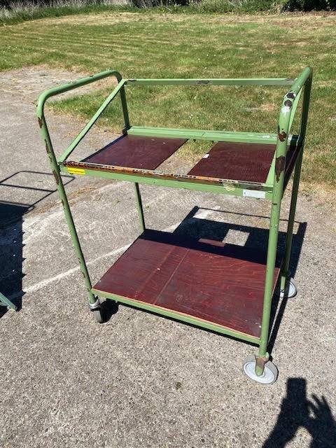 mobiel werktafeltje aan beide zijde een uitschuif plateau, 100 liter of meer, Ophalen, Gebruikt, Steekwagen