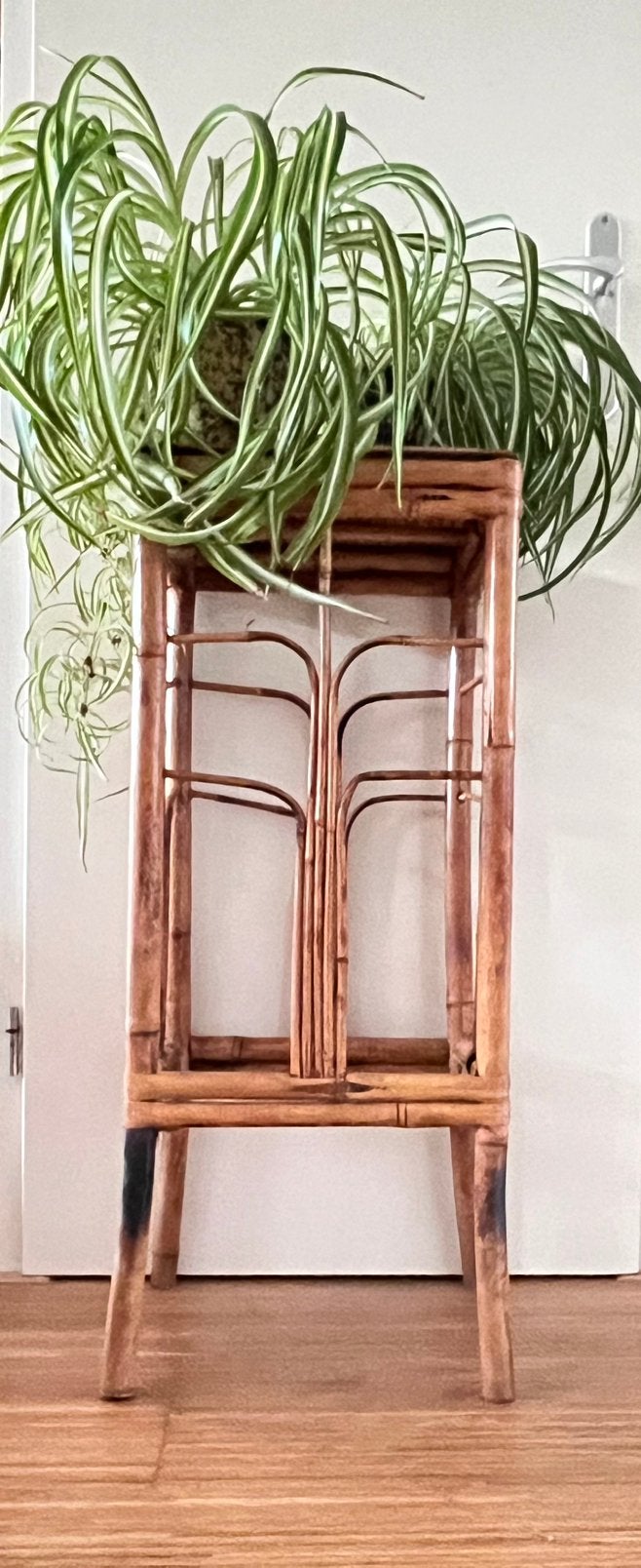 Vintage burnt bamboe plantentafel, Ophalen, Zo goed als nieuw