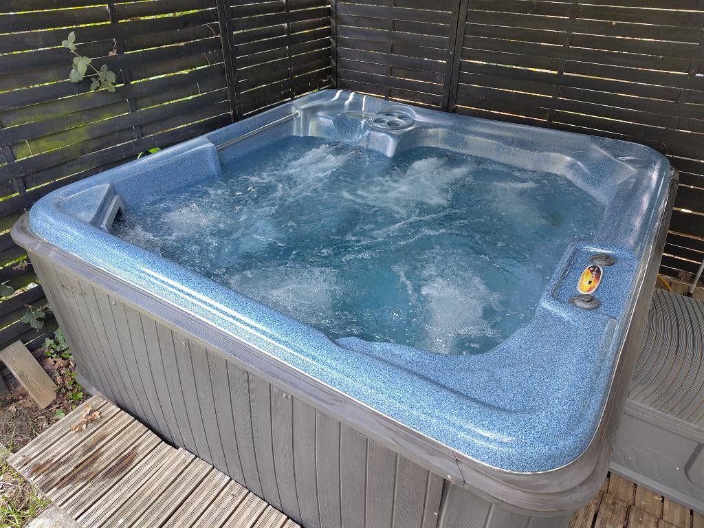 5 persoons jacuzzi van Fonteyn, Ophalen, Gebruikt, Trap, Vast
