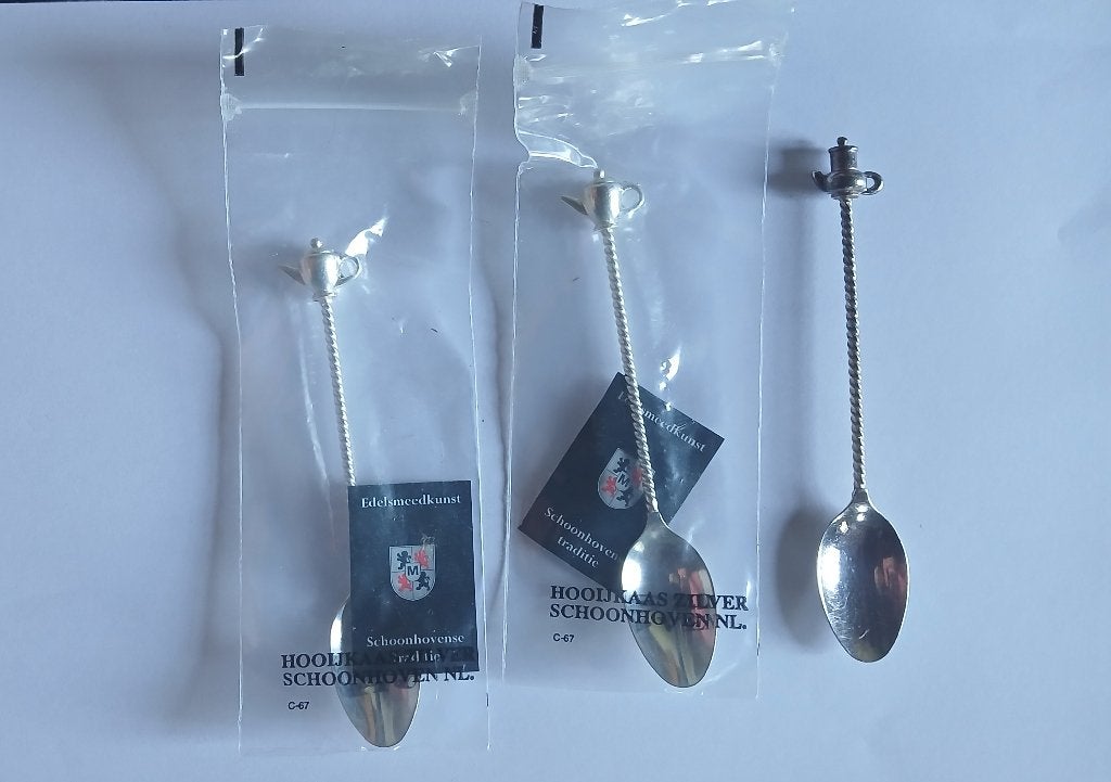 Verzilverde theelepels DE, Ophalen