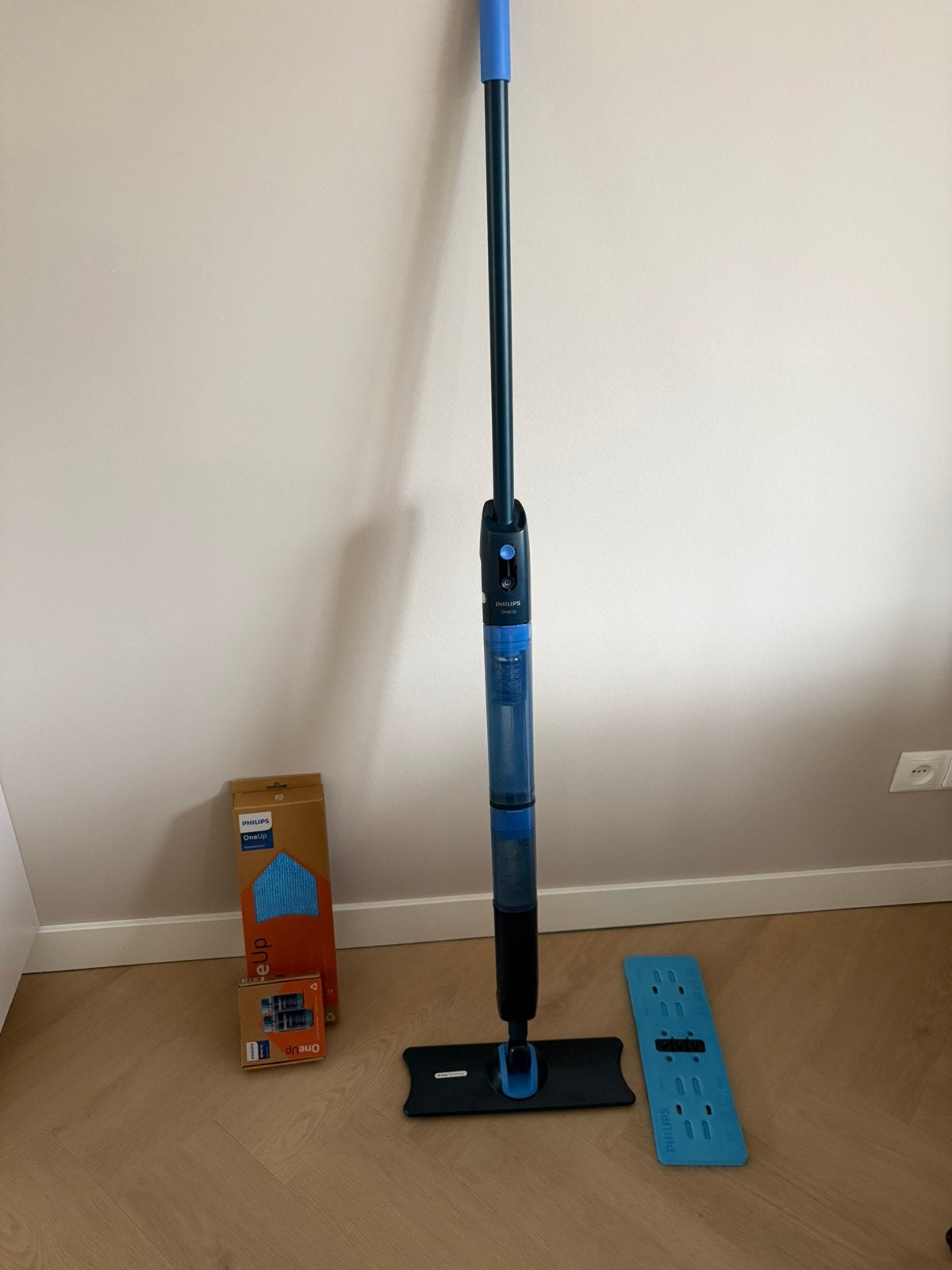 Philips one up 5000 met nieuwe doeken en schoonmaakmiddel, Huis en Inrichting, Schoonmaakartikelen, Ophalen
