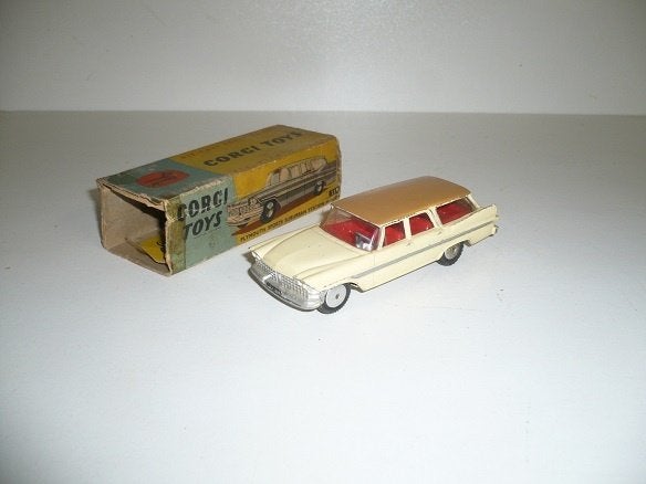 Corgi Toys Plymouth Sports Suburban Station Wagon, Hobby en Vrije tijd, Modelauto's | 1:43, Ophalen of Verzenden, Gebruikt, Auto