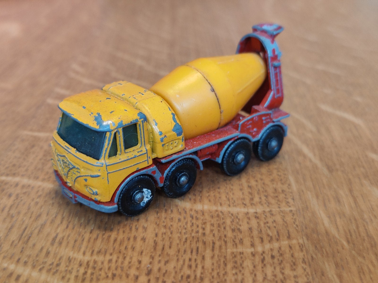 Matchbox Foden Concrete Truck ROOD GEEL, Ophalen of Verzenden, Zo goed als nieuw, Bus of Vrachtwagen