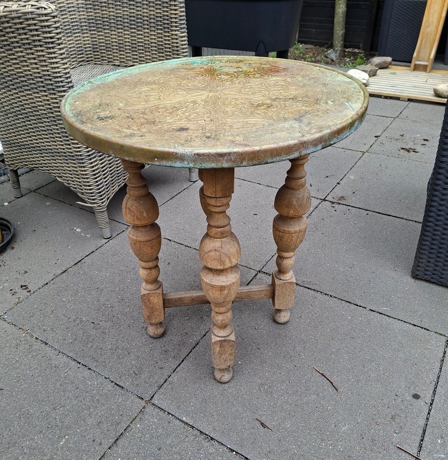 vintage tafeltje met koper motief blad, Antiek en Kunst, Antiek | Meubels | Tafels, Ophalen