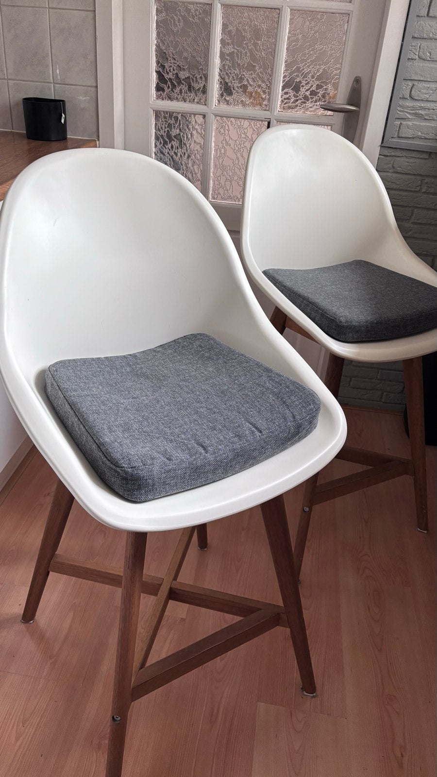 Ikea barkrukken per 2, zithoogte 67 cm, Ophalen, Gebruikt, Hout, 30 tot 60 cm