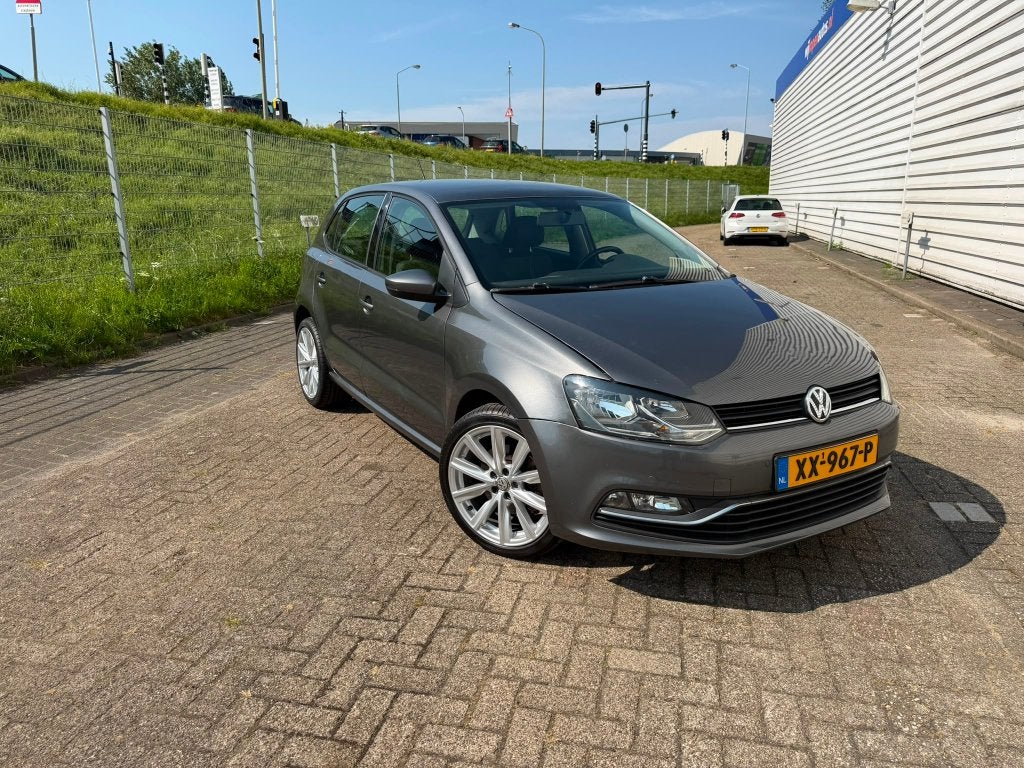 Volkswagen Polo 1.2 TSI 81KW BMT DSG 2017 Grijs, Auto's, 40 €/maand, Zwart, Particulier, 1100 kg