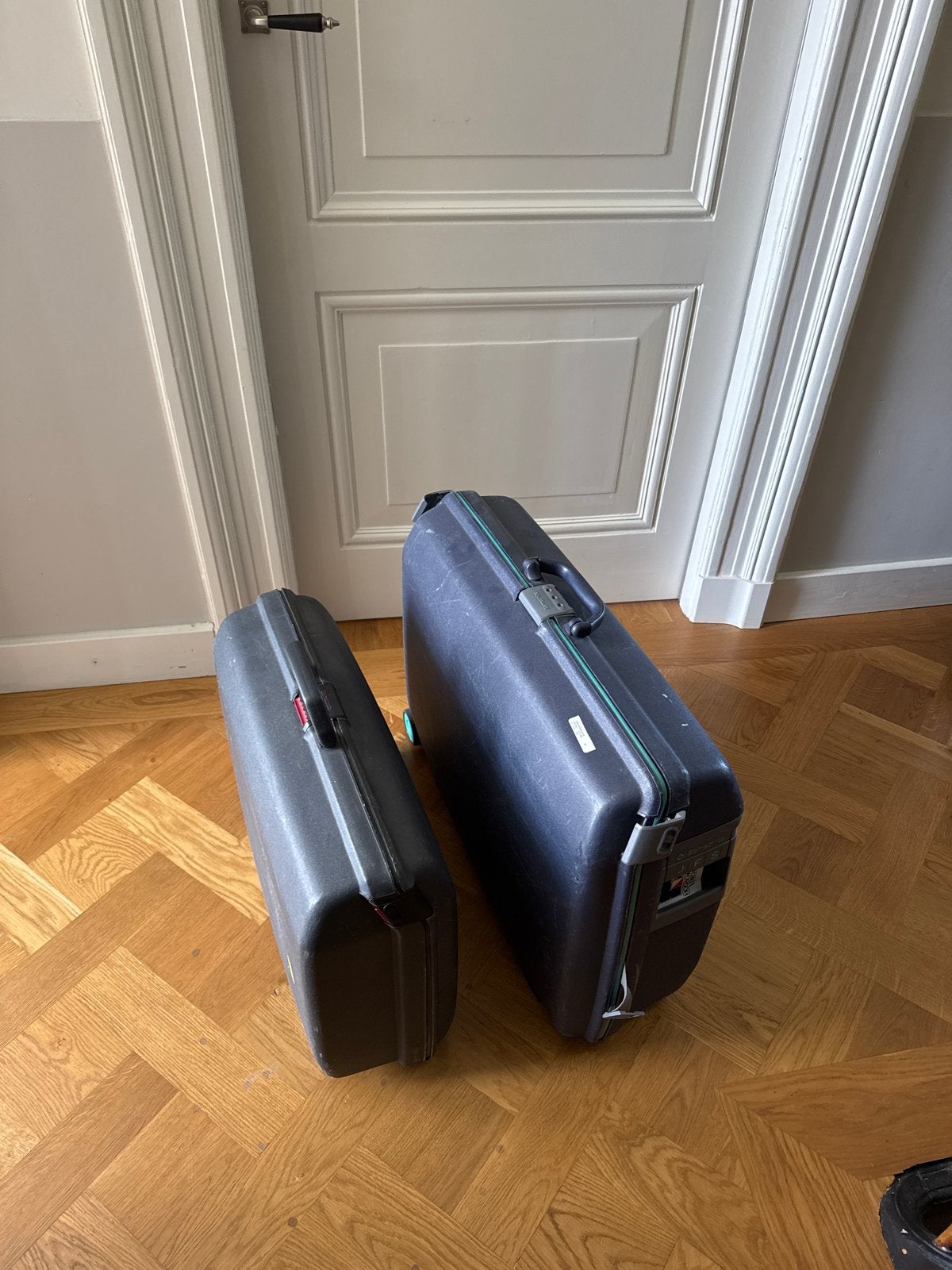 Twee Samsonite koffers gratis af te halen, Sieraden, Tassen en Uiterlijk, Koffers, Gebruikt, Hard kunststof, 45 tot 55 cm, 70 cm of meer