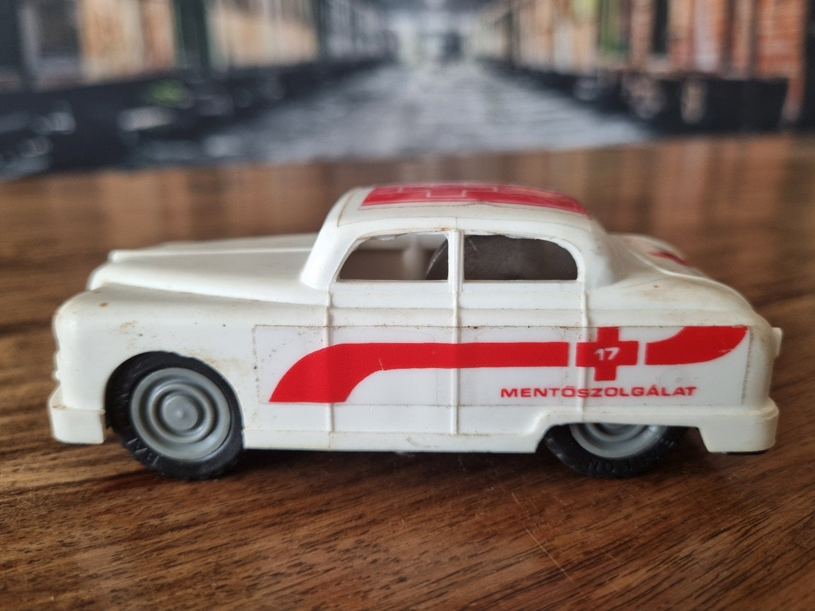 Vintage Hongaarse MENTOSZOLGÁLAT Ambulance jaren '60, Verzamelen, Speelgoed, Ophalen of Verzenden, Gebruikt