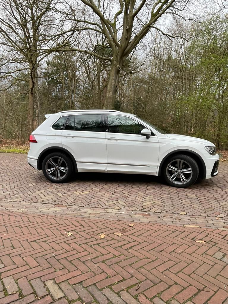 Volkswagen Tiguan R-Line 1.5 TSI 150 PK met nieuwe APK, Auto's, Volkswagen, Automaat, Stof, Zwart, 150 pk