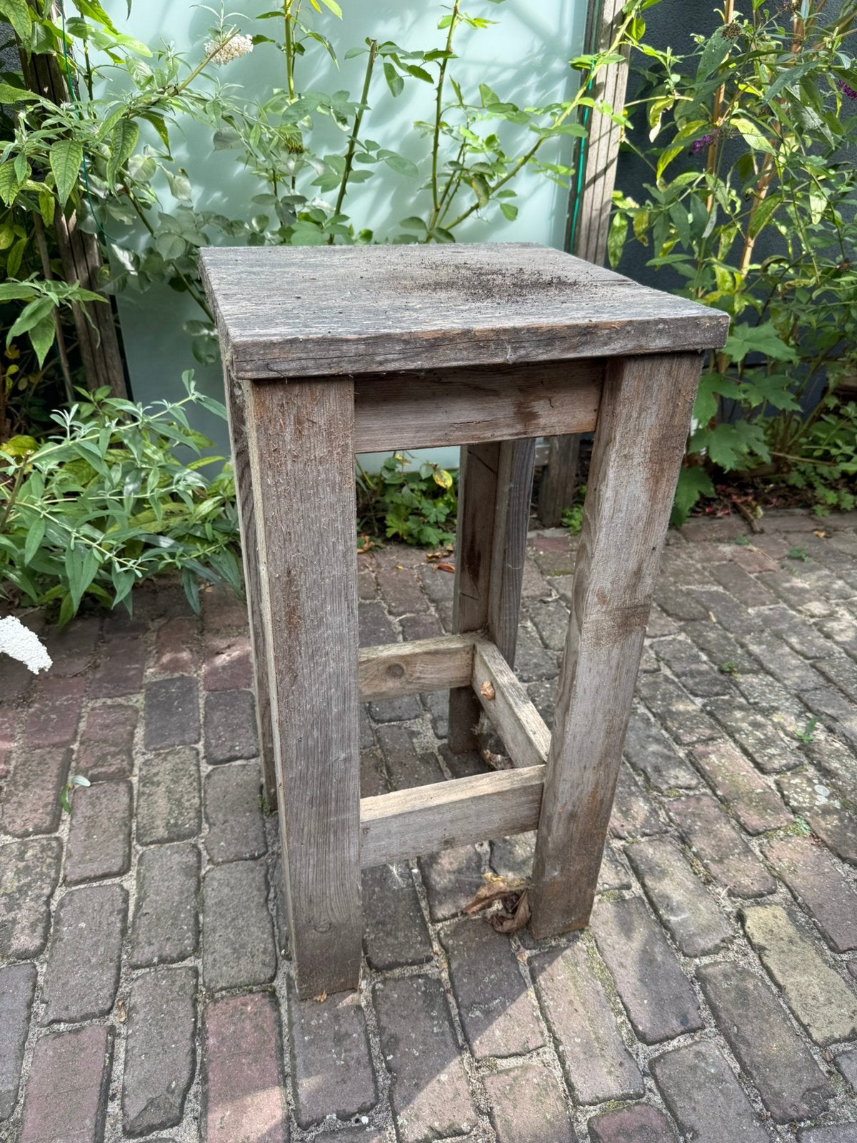 Beeldhouwbok. Tuintafel. Tentoonstelling. Plantenstaander, Ophalen of Verzenden, Gebruikt, Vierkant, Hout
