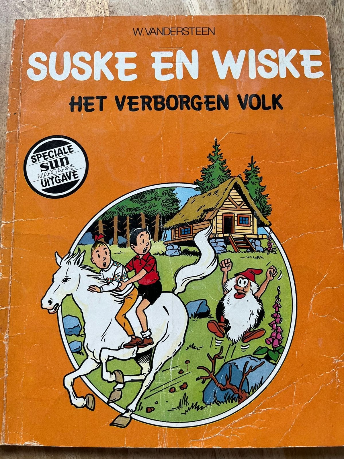 Suske en Wiske - Het Verborgen Volk (Speciale Sun Uitgave), Boeken, Stripboeken, Eén stripboek, Ophalen of Verzenden, Gelezen