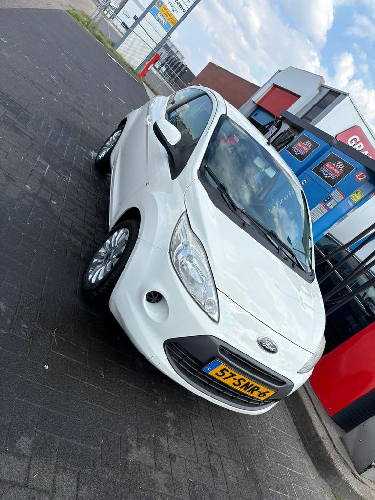 Ford Ka 1.2 69pk 2011 Wit, Voorwielaandrijving, 1242 cc, 4 cilinders, 4 stoelen