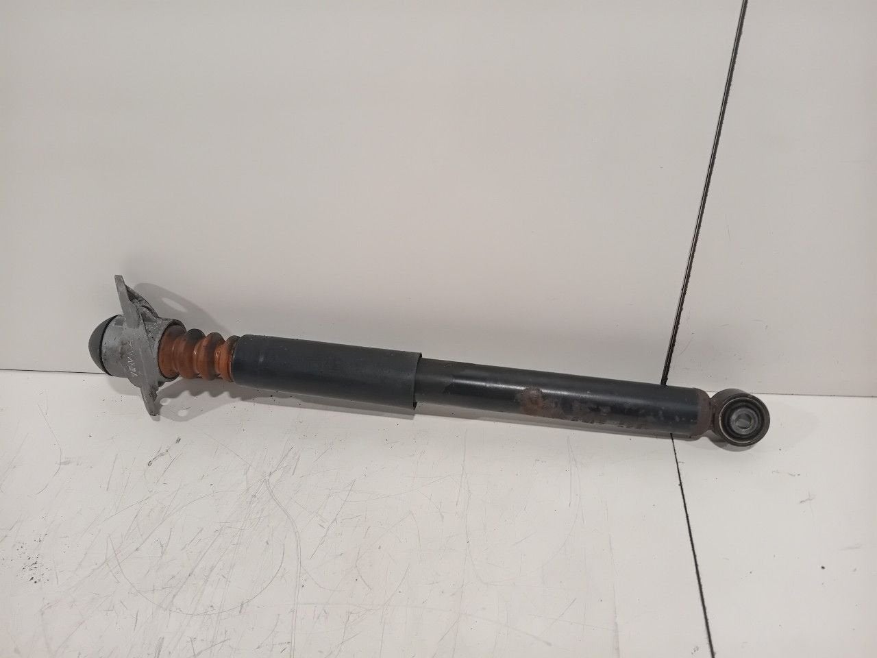 Schokbreker rechts achter Volkswagen Golf, Onderdelen@venauto.nl, Van der Ven Autorecycling B.V., Gebruikt, Ettenseweg 76, 4706 PB Roosendaal, The Netherlands