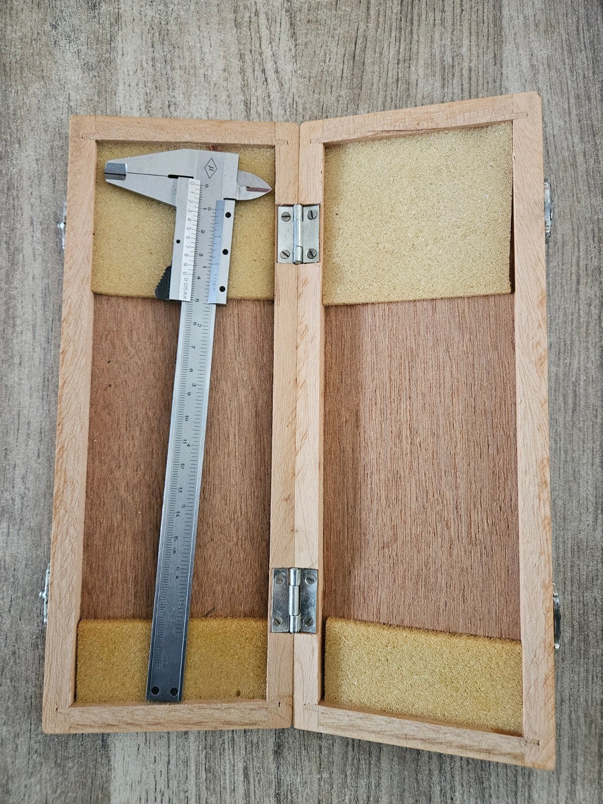 Analoge Schuifmaat RVS in Houten Doos - 150mm, Doe-het-zelf en Verbouw, Meetapparatuur, Ophalen, Gebruikt