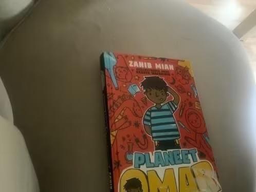 Problemenmagneet - Planeet Omar, Boeken, Ophalen of Verzenden, Zo goed als nieuw, Fictie algemeen