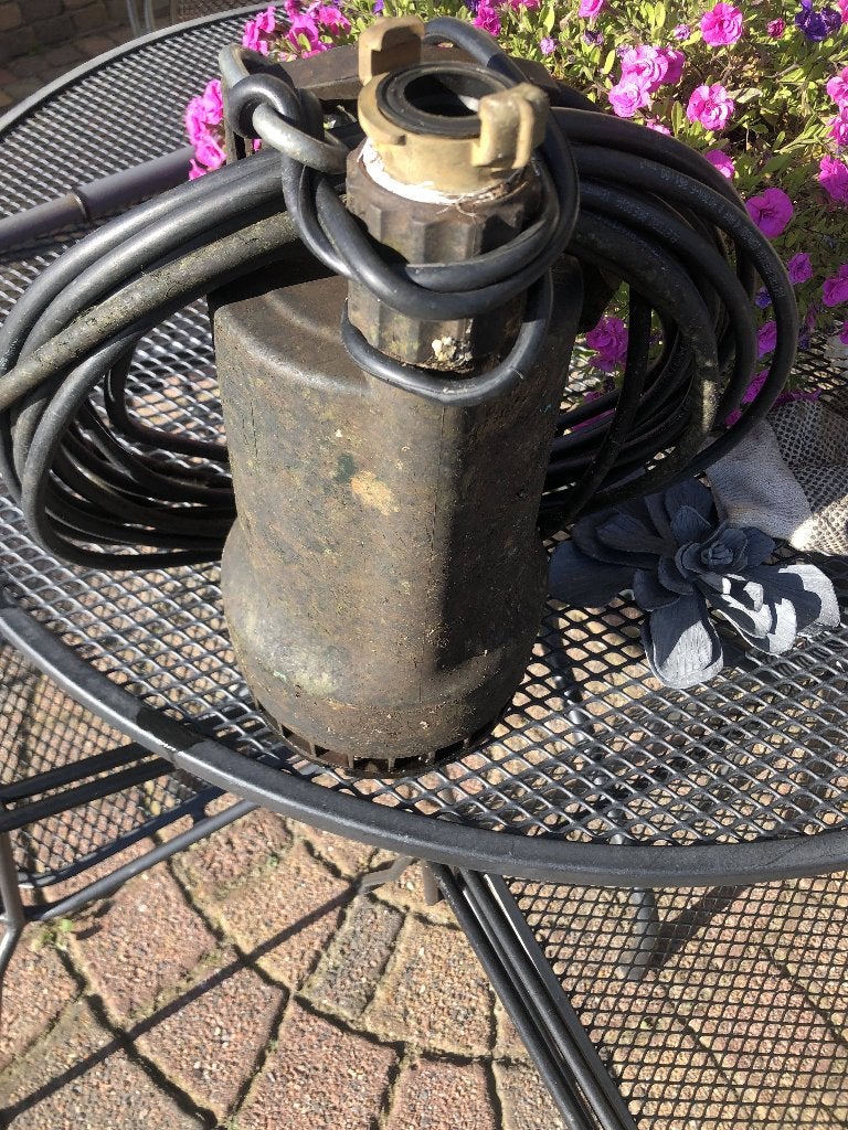 klok waterpomp wilco geeft veel water, Tuin en Terras, Ophalen of Verzenden, Gebruikt, Elektrisch, Dompelpomp