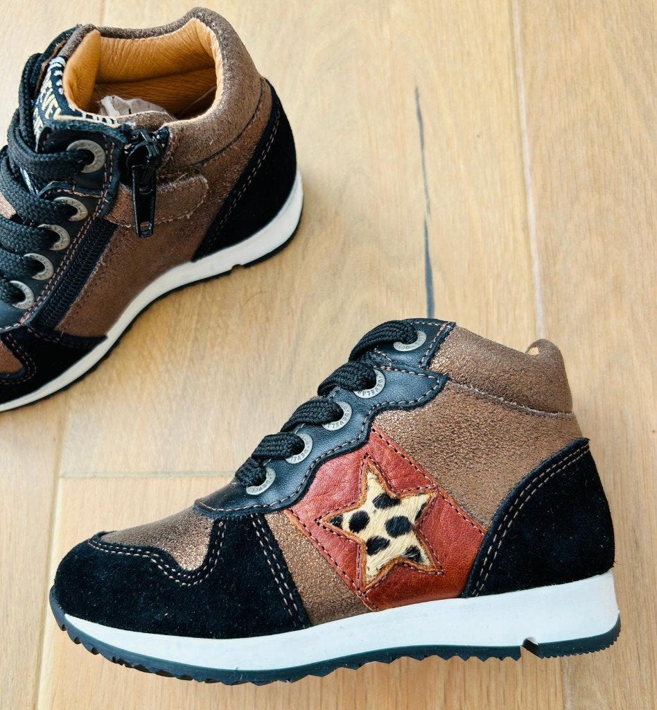 Gloednieuw Develab Leer Sneakers van 89 Eur, Kinderen en Baby's, Kinderkleding | Schoenen en Sokken, Schoenen, Nieuw, Ophalen of Verzenden