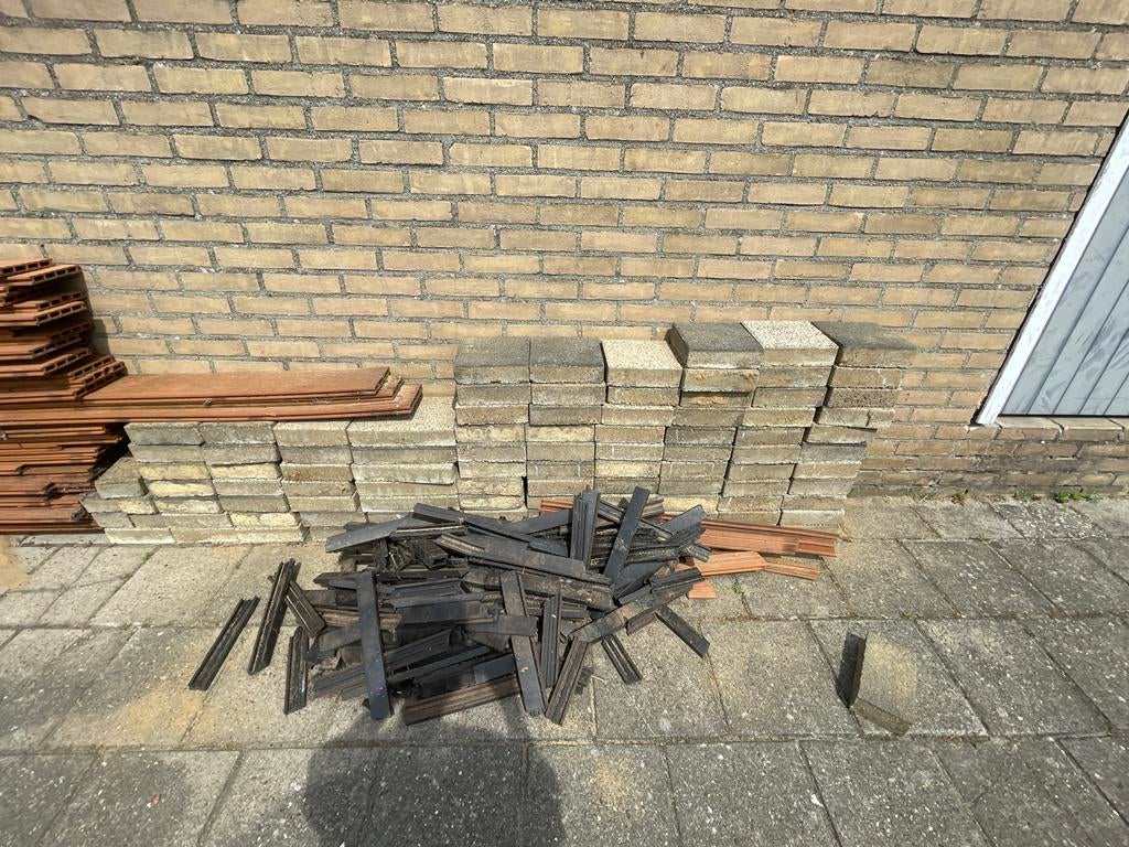 GRATIS tegels 20x20 cm, ongeveer 100 stuks, Tuin en Terras, Tegels en Klinkers, Ophalen, Gebruikt, 5 tot 10 m², Beton