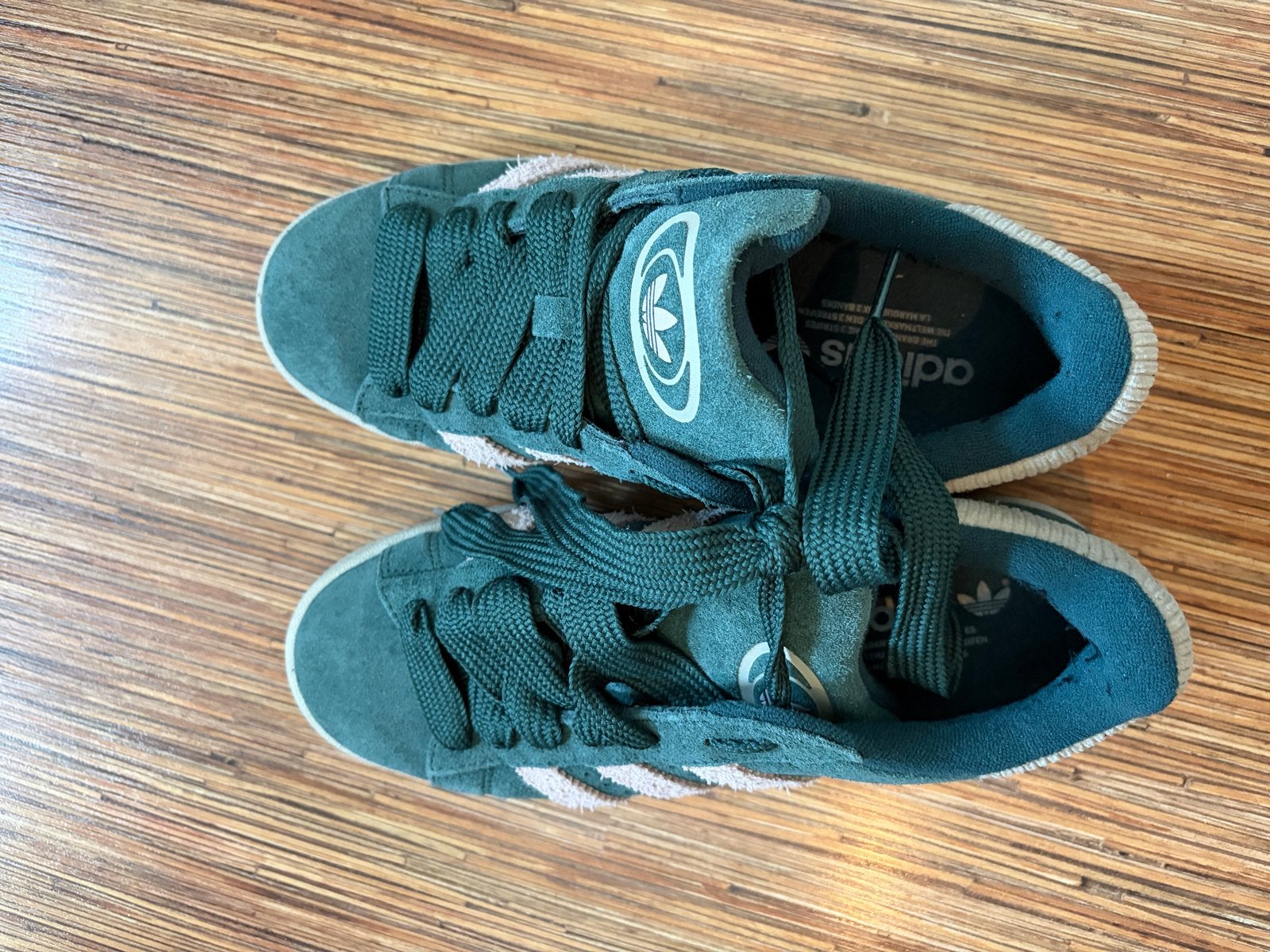 Adidas Campus sneakers - Groen met roze strepen, Ophalen of Verzenden, Gedragen, Groen, Sneakers of Gympen