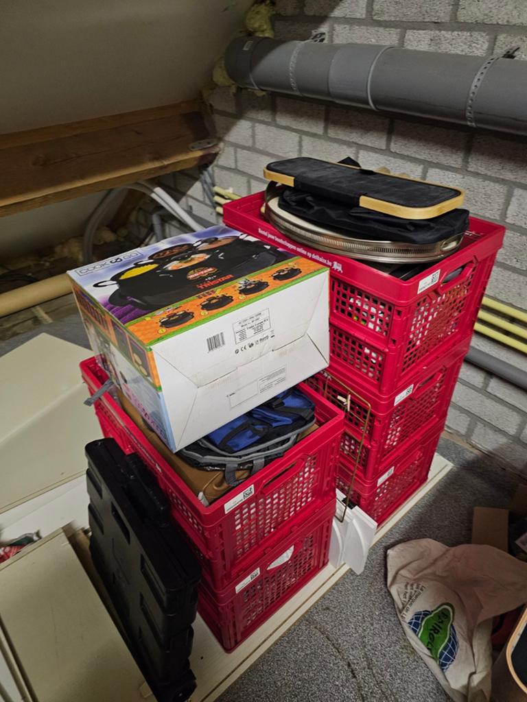 Grote partij rommelmarktspullen: glaswerk, sieraden, keuken, Ophalen