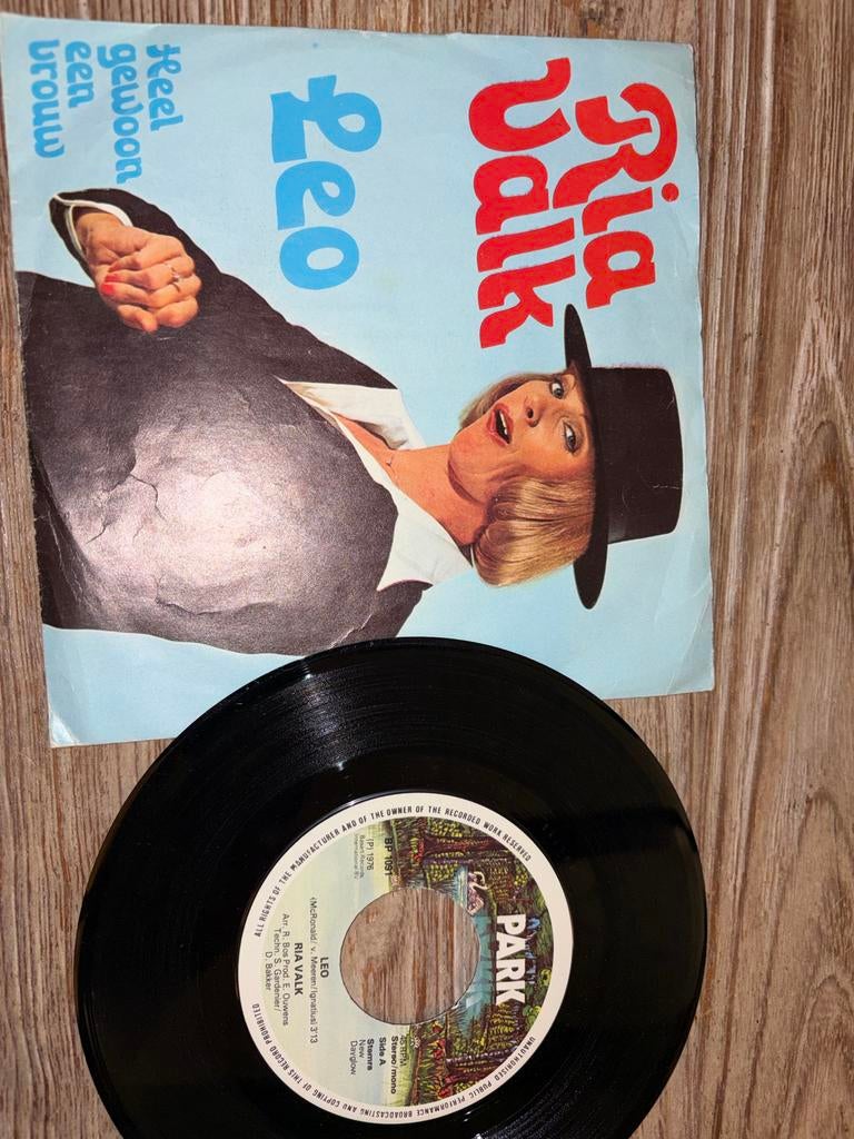 Ria Valk - Leo / Heel Gewoon Een Vrouw vinyl single, Ophalen of Verzenden, Gebruikt, Overige formaten, Levenslied of Smartlap