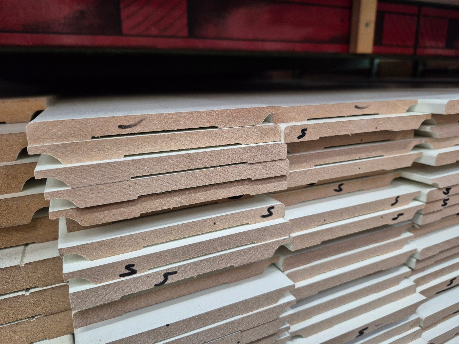9x120mm mdf vochtwerende plint 240cm lang ral9010 gegrond, Ophalen, ., Nieuw, 200 tot 250 cm