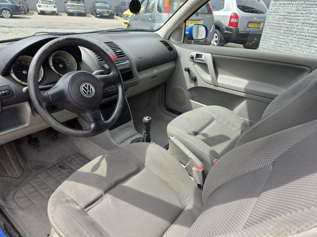Volkswagen Polo 1.4 Trendline Stuurbekr. APK 04-2027 ✅, Auto's, Volkswagen, 450 kg, Gebruikt, 4 cilinders, Origineel Nederlands