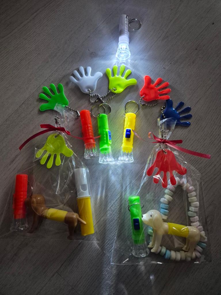 Traktatie zaklamp,handje.hondje snoepje 1.65, Ophalen of Verzenden, Nieuw, Feestartikel, Verjaardag