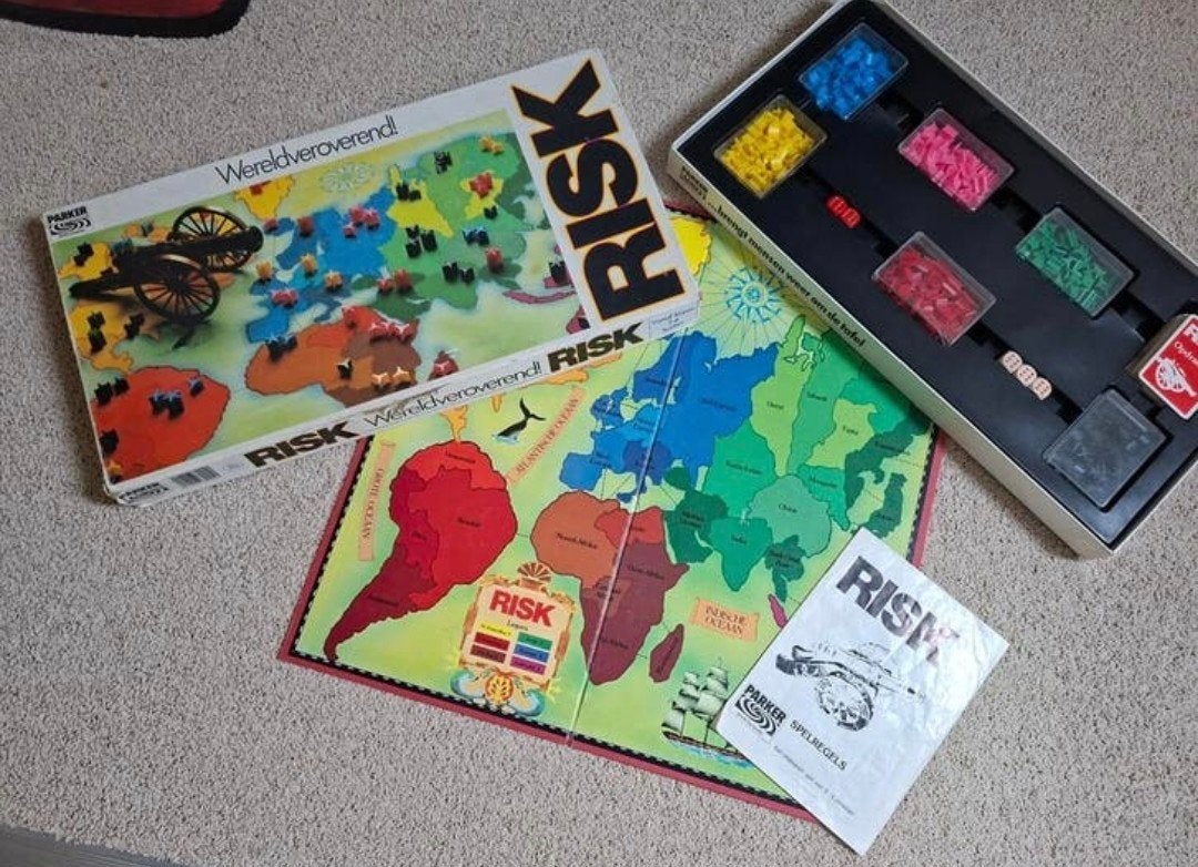 RISK spel witte doos, Ophalen