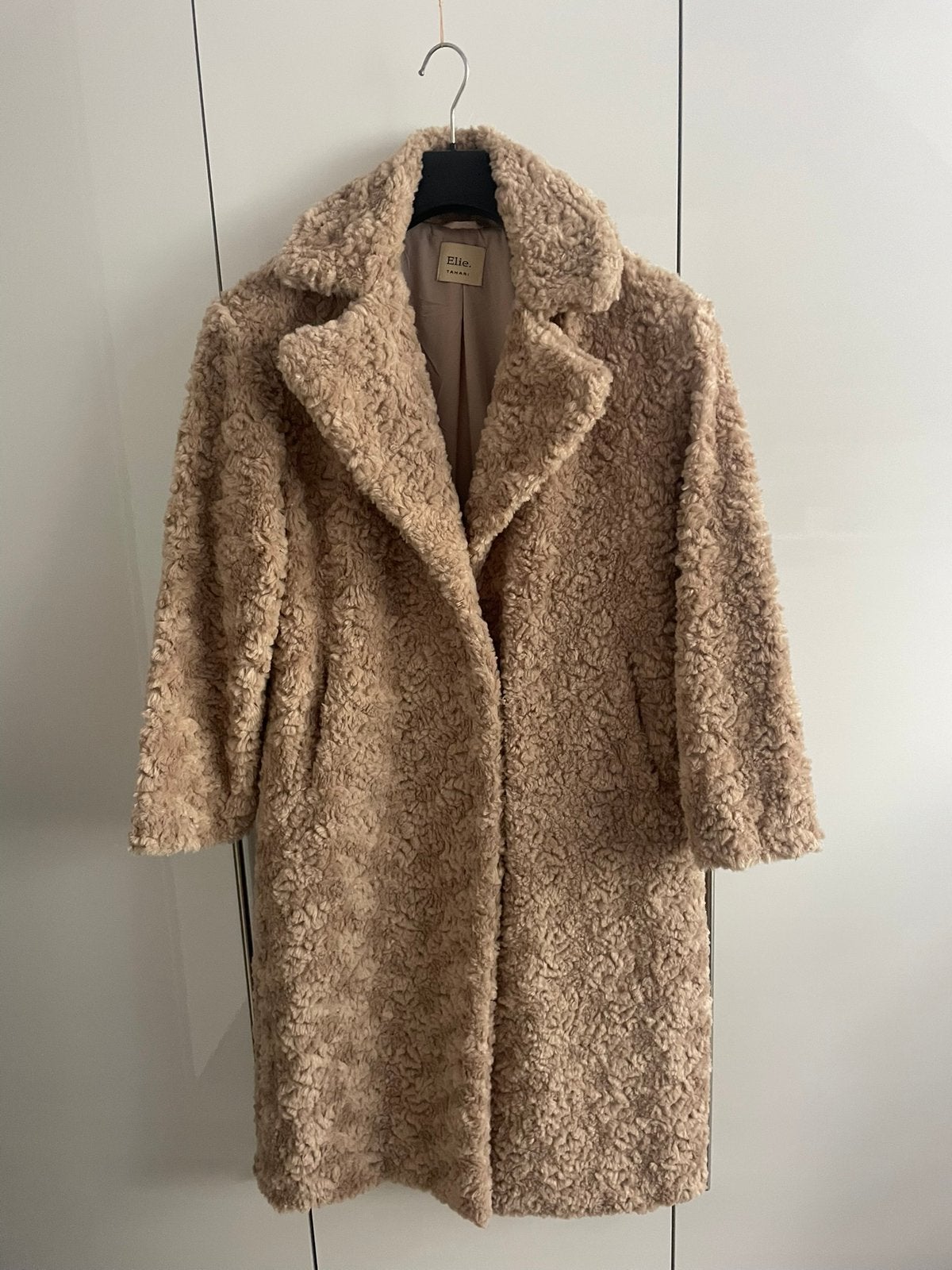 Elie Tahari beige faux fur mantel mt 38/40 Nieuw!, Ophalen of Verzenden, Nieuw, Maat 38/40 (M), Beige