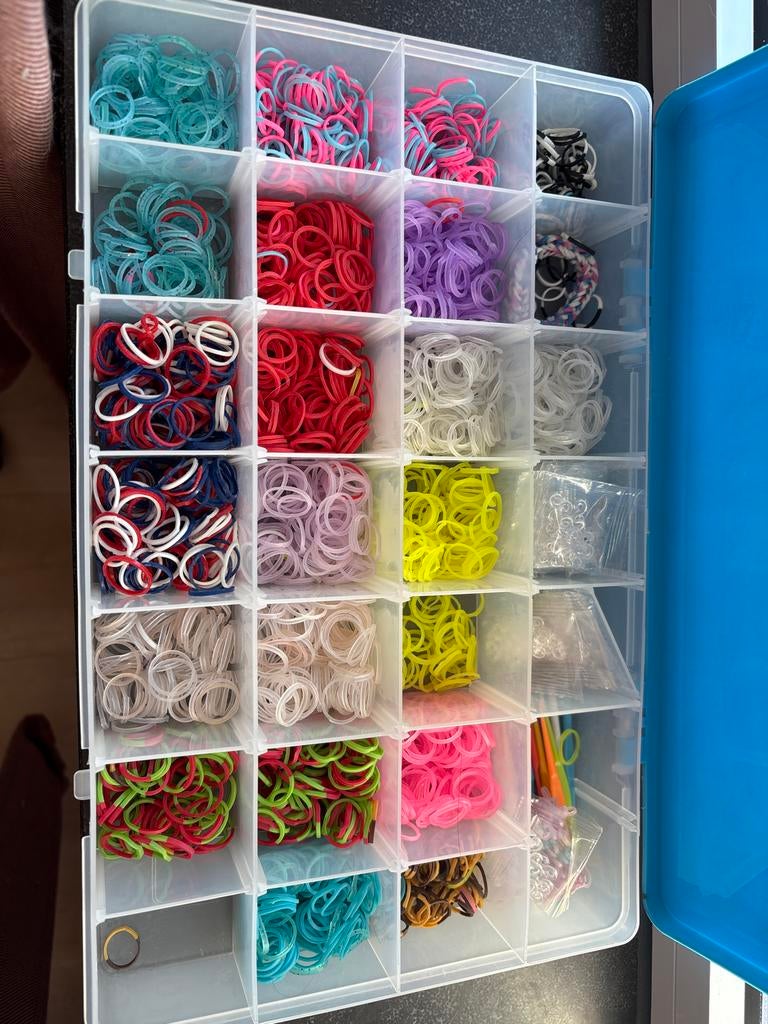 Grote box met diverse loombandjes en benodigdheden, Ophalen of Verzenden, Gebruikt