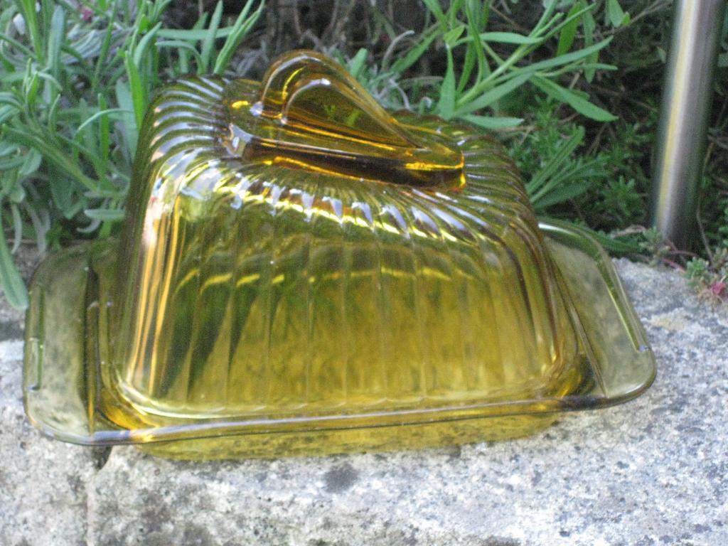 A.D. Copier Leerdam Neerlandia Kaasstolp Amber, Antiek en Kunst, Antiek | Glas en Kristal, Ophalen