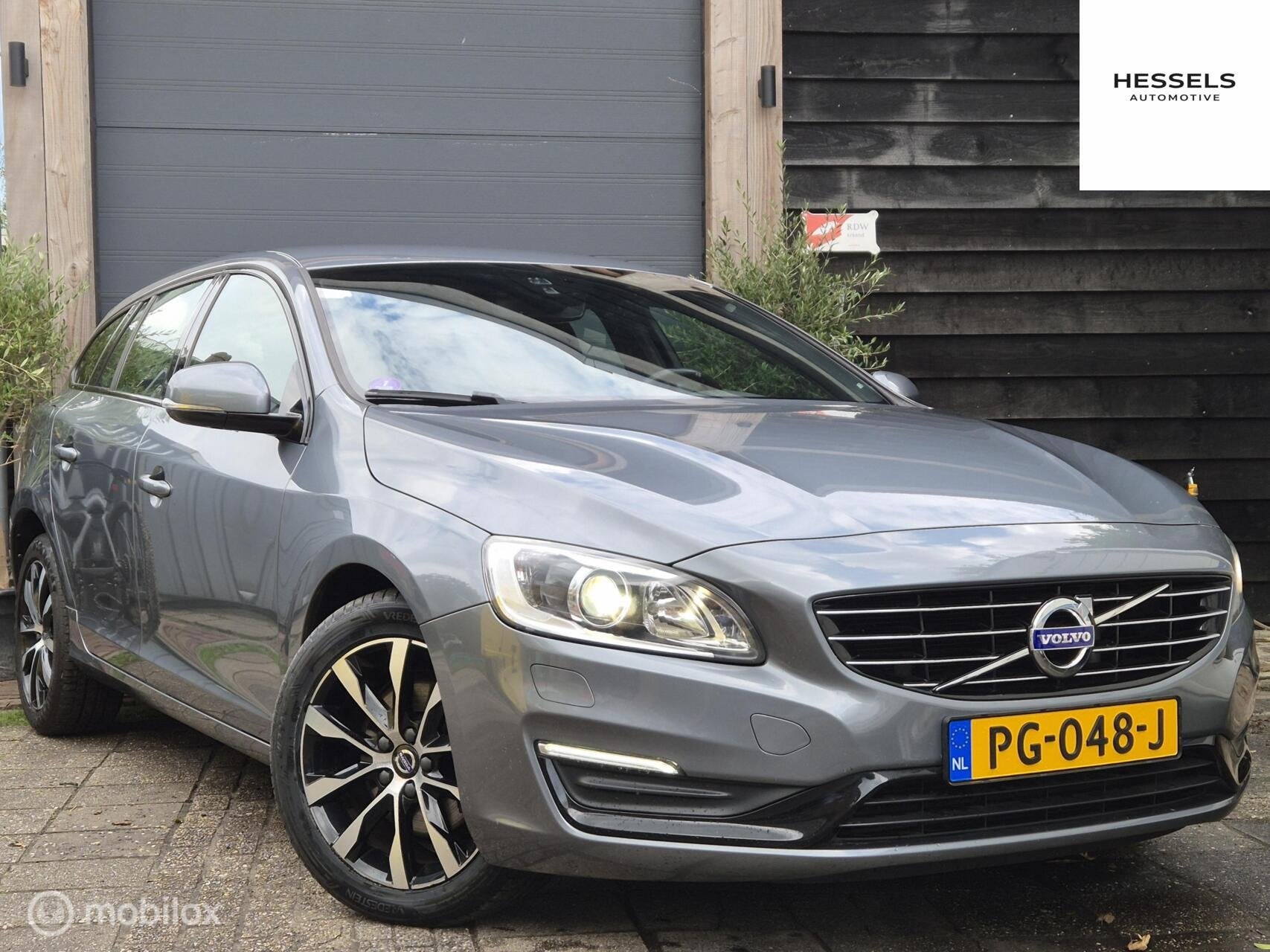Volvo V60 1.5 T3 Polar+ Dynamic Leer, Xenon, NAP, Auto's, Euro 6, 4 cilinders, 152 pk, Automatische klimaatregeling