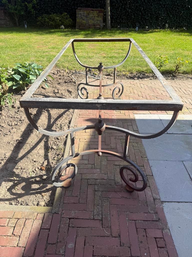 Robuust smeedijzeren onderstel voor tuintafel, Ophalen