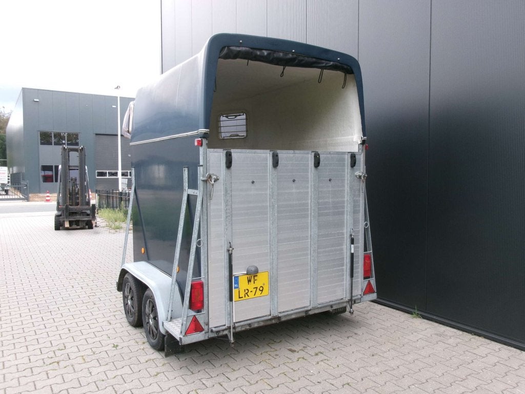 Polyester 2 paards trailer met zadelkamer en aluminium vloer, Dieren en Toebehoren, Gebruikt, Niet ingevuld, 2-paards trailer
