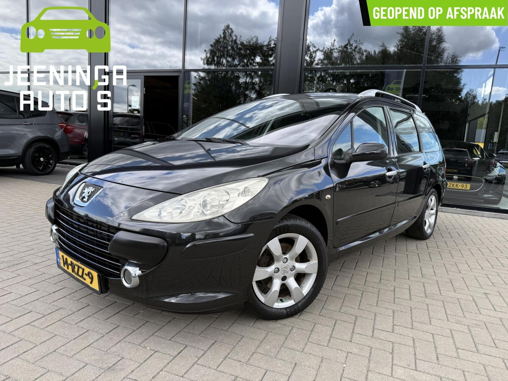 Peugeot 307 SW 2.0-16V Pack|Pano|Trekhaak|Clima, Auto's, Gebruikt, Zwart, 4 cilinders, 7 stoelen