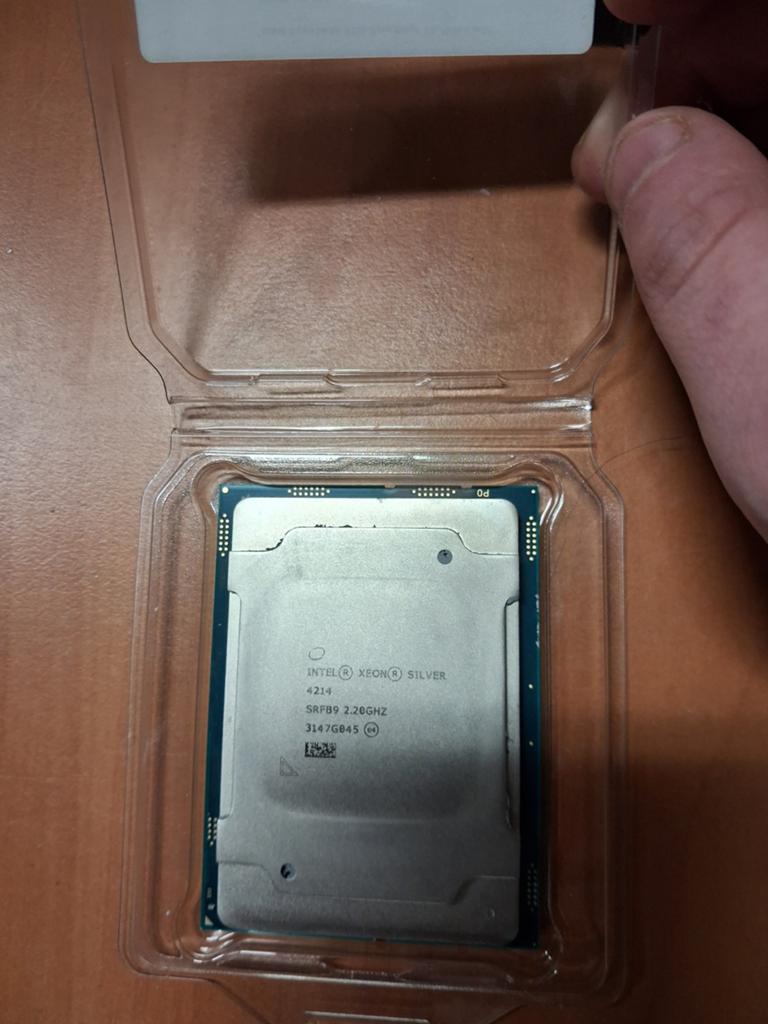 Intel Xeon silver 4214, Computers en Software, Processors, Zo goed als nieuw, 12-core, 3 tot 4 Ghz, Ophalen of Verzenden